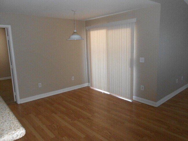 Building Photo - Spacious 2nd Floor Condo in Gated Community in West
