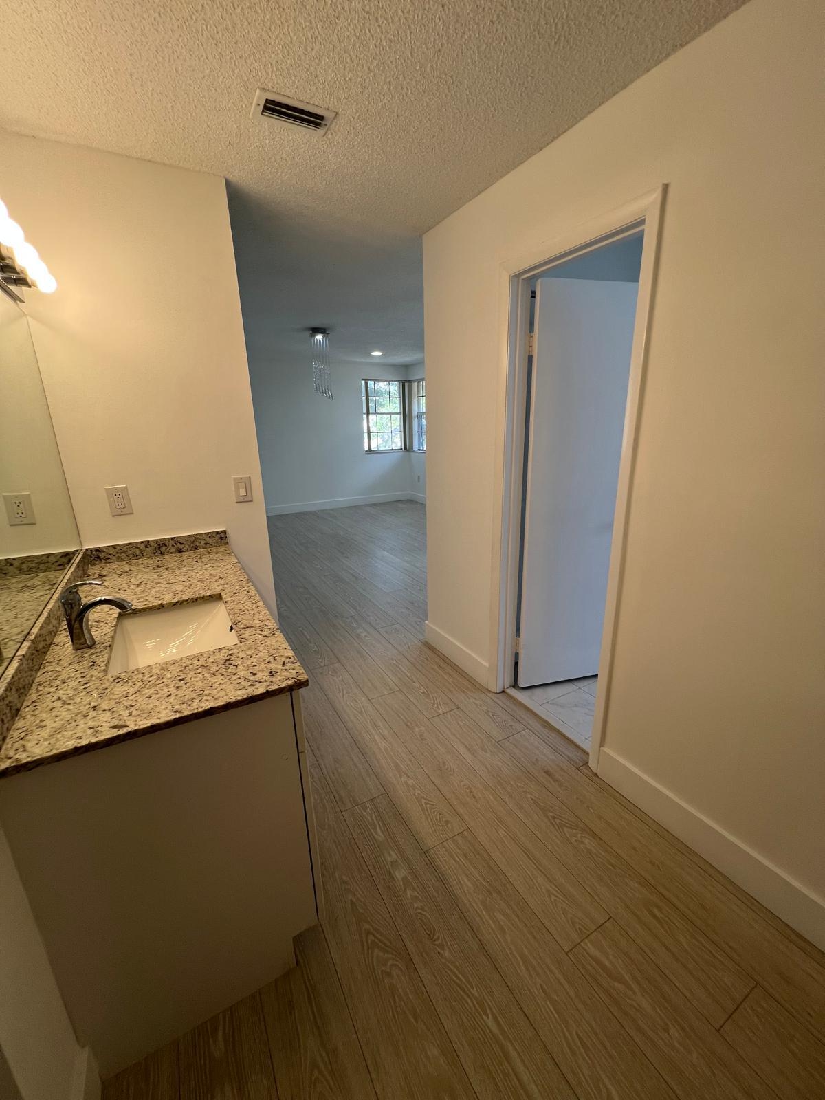 Building Photo - 1060 SW 111th Way