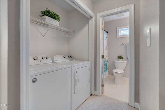 Building Photo - Great 3 Bedroom Home on Cul-de-Sac Lot with Garage & Screened Porch