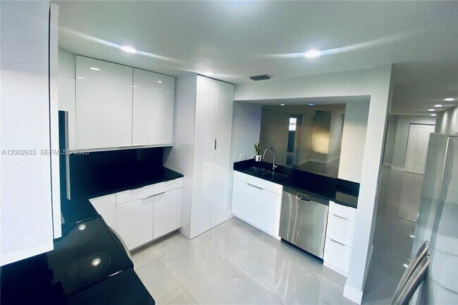 Building Photo - 199 SW 12th Ave