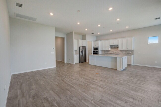 Building Photo - 837 SE Courances Dr