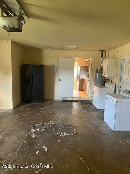 Building Photo - 978 Nagle Dr