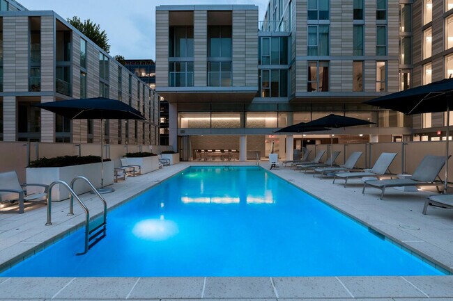 Building Photo - 900 10th St NW