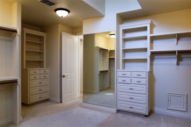 Building Photo - 7228 Oak Shores Dr