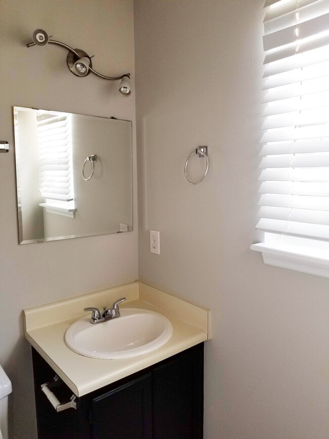 Building Photo - 1117 Cotten Farm Dr