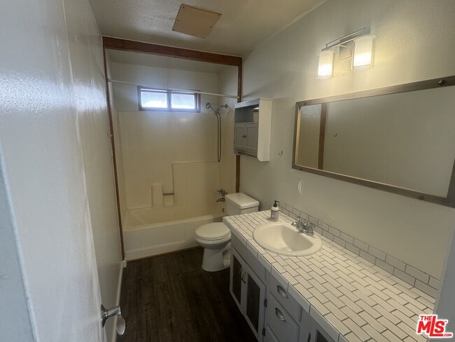 Building Photo - 1029 W Fairway Blvd