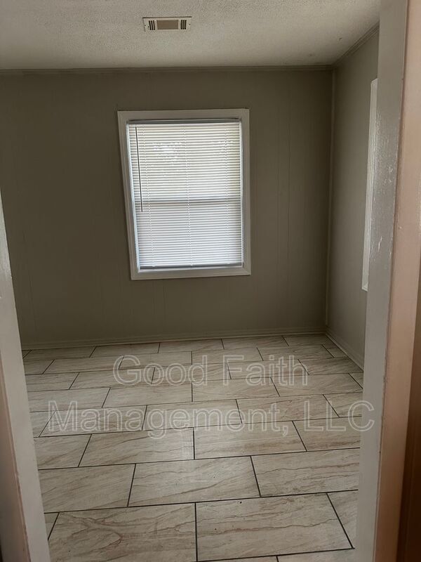 Building Photo - 1813 Alder Dr