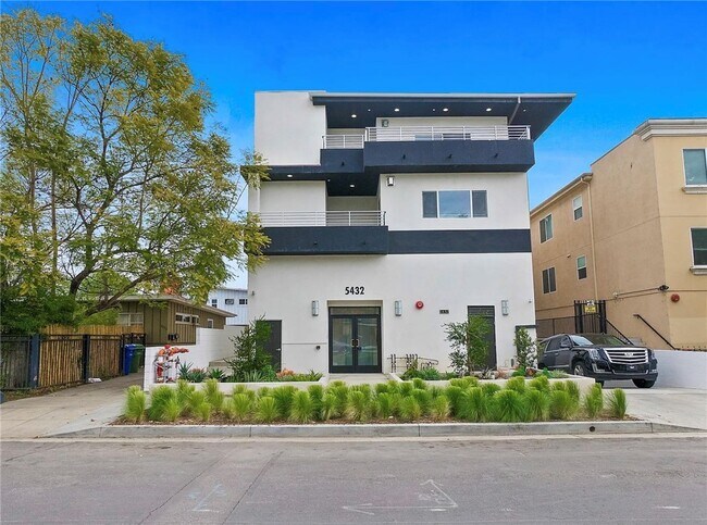 Primary Photo - 5432 Hermitage Ave