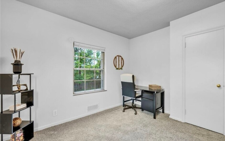 Building Photo - 15825 Van Aken Blvd