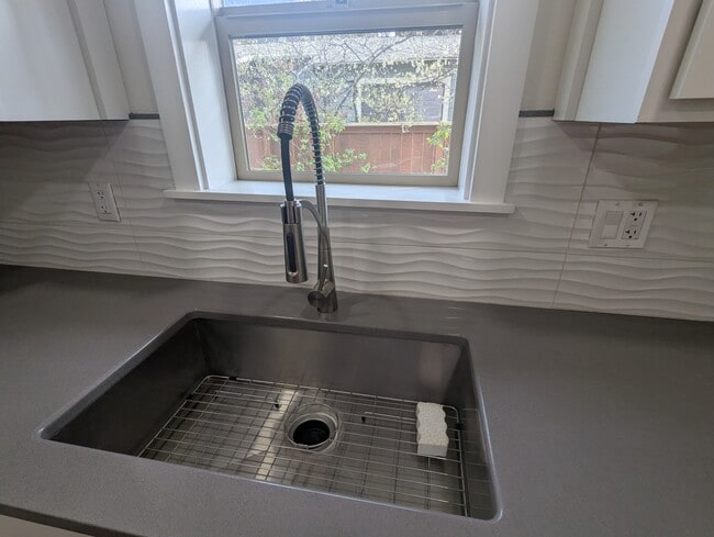 Building Photo - 402 NW 12th St