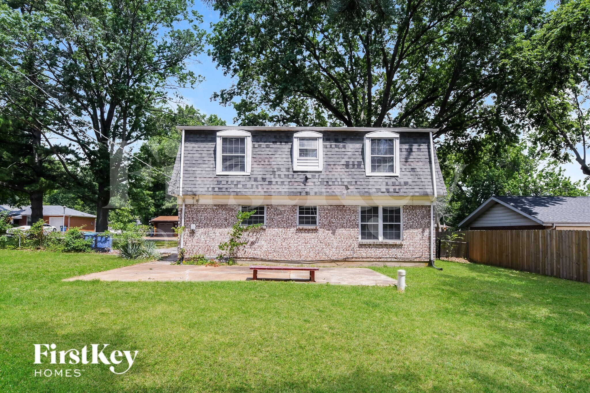 Building Photo - 1114 Soria St