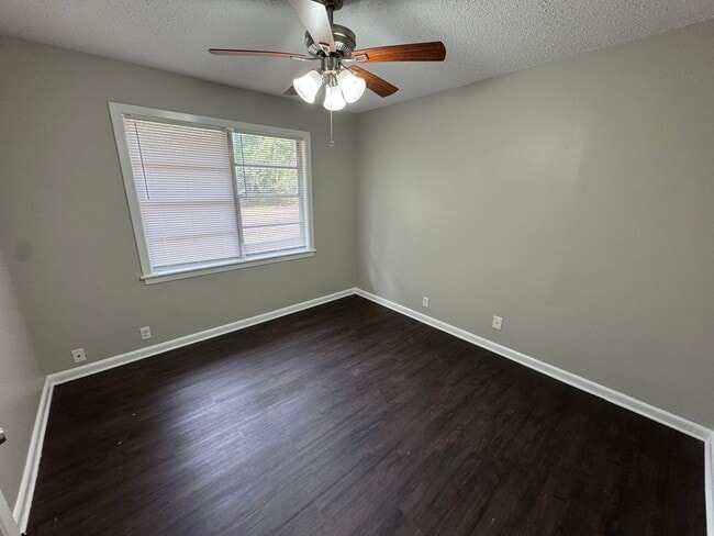 Building Photo - Updated 3 Bedroom home in Central Park