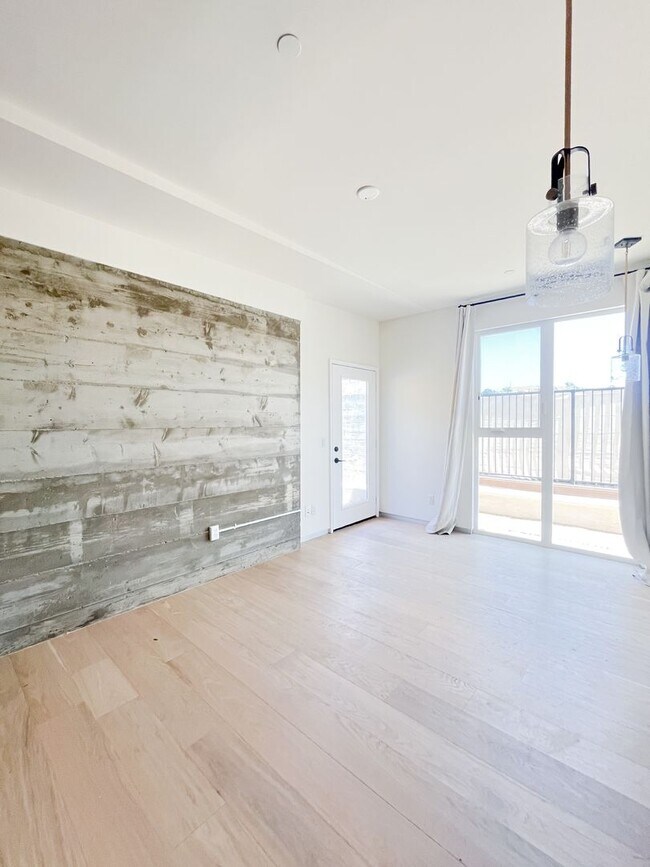 Building Photo - 4459 W Rose Hill Dr