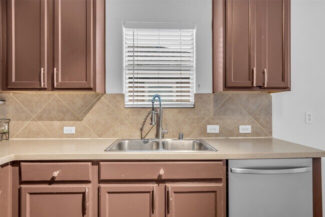 Building Photo - 9327 Delicado Dr