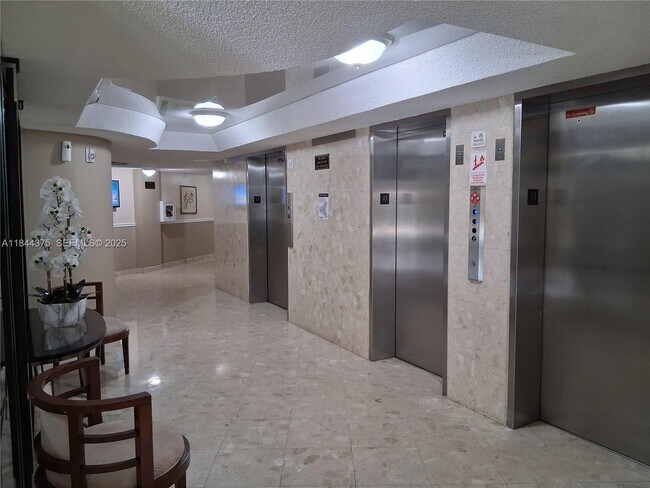 Building Photo - 100 Golden Isles Dr