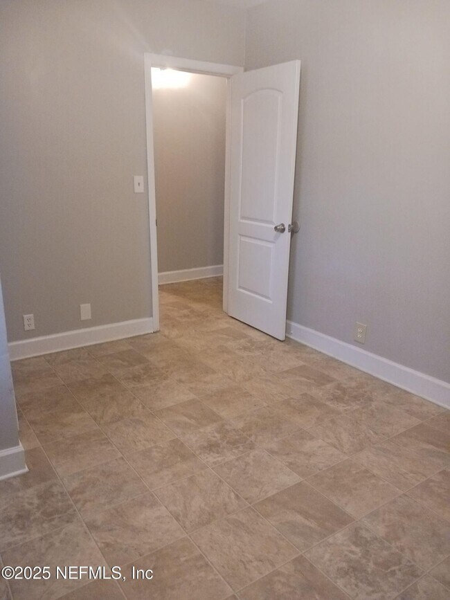 Building Photo - 451 Duray St
