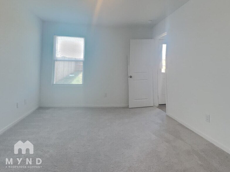 Building Photo - 10607 Aqueduct Crk