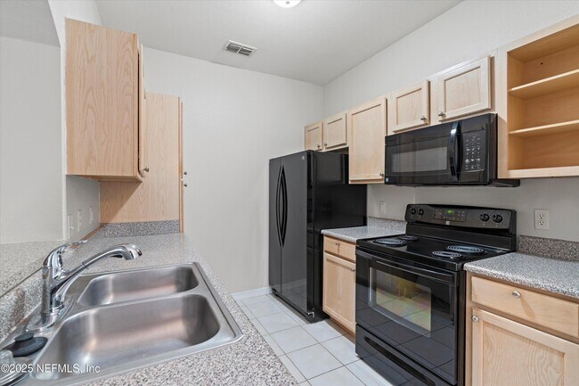 Building Photo - 7800 Point Meadows Dr