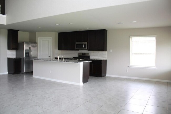 Building Photo - 18319 Pin Oak Lake Dr