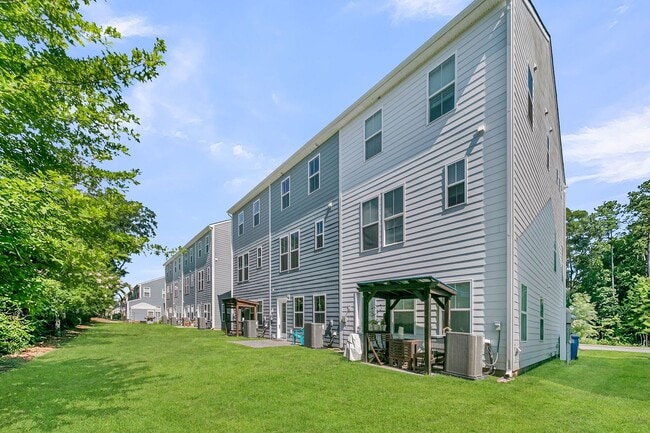 Building Photo - 1247 Tice Ln