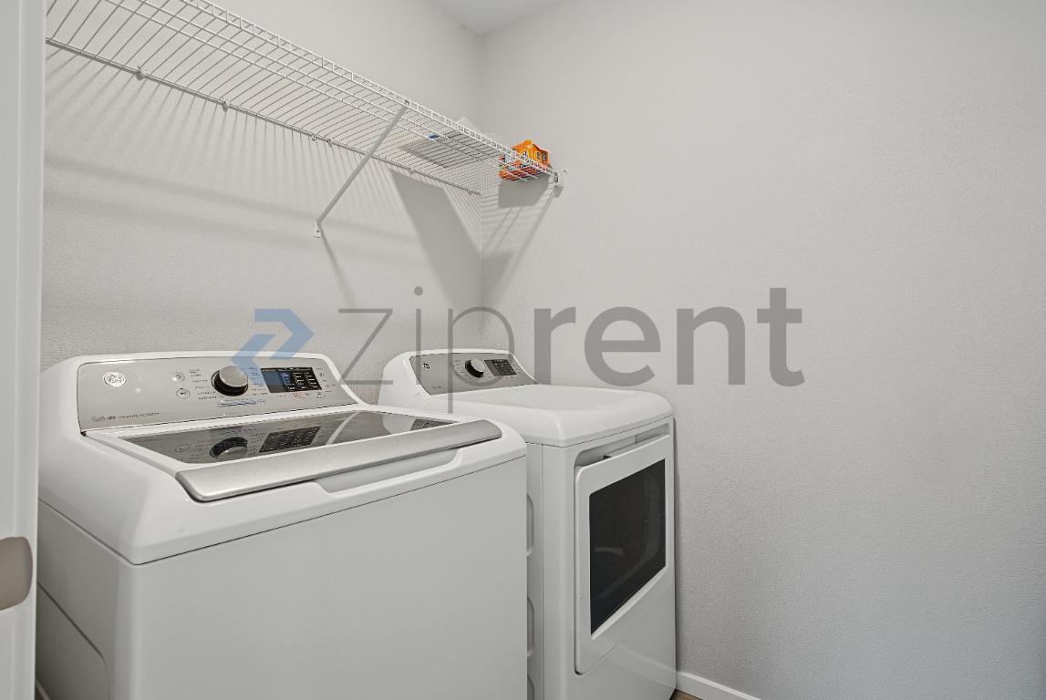 Building Photo - Unit