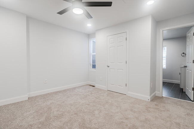 Building Photo - 725 N Patterson Park Ave