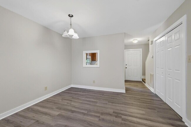Building Photo - 5541 Kaplan Dr