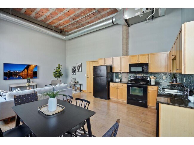 Building Photo - 521 S 7th St