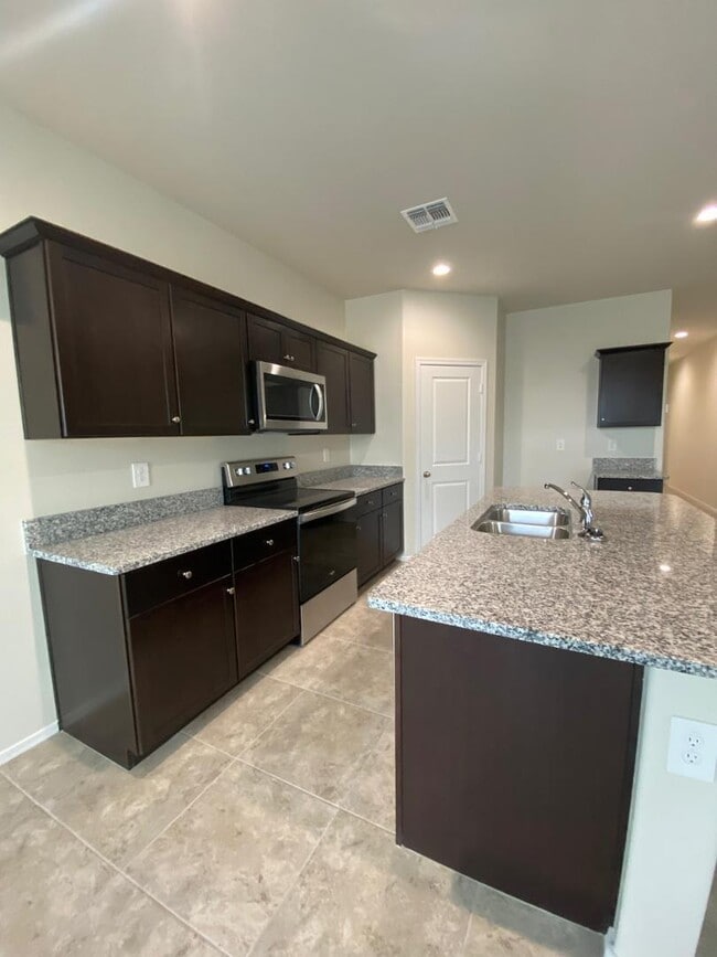 Building Photo - 24402 W Pueblo Ave