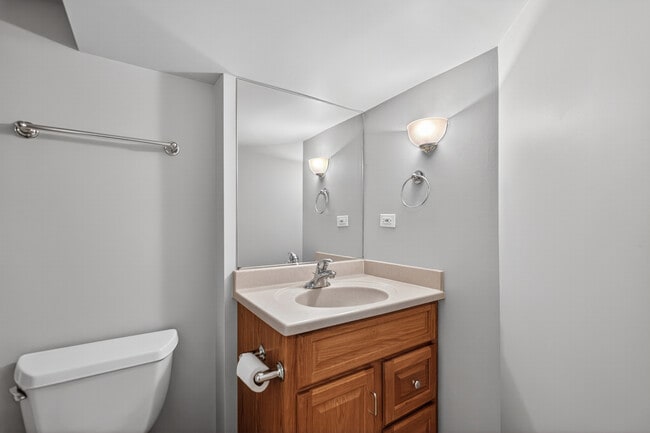 Building Photo - 212 Amherst Ct