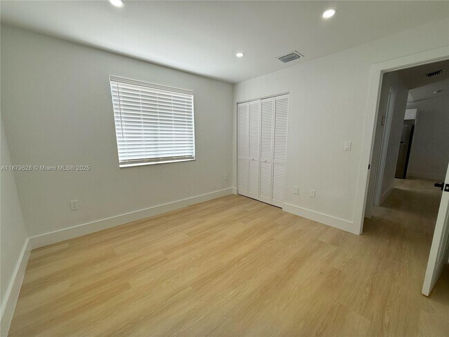 Building Photo - 3252 W 70th St