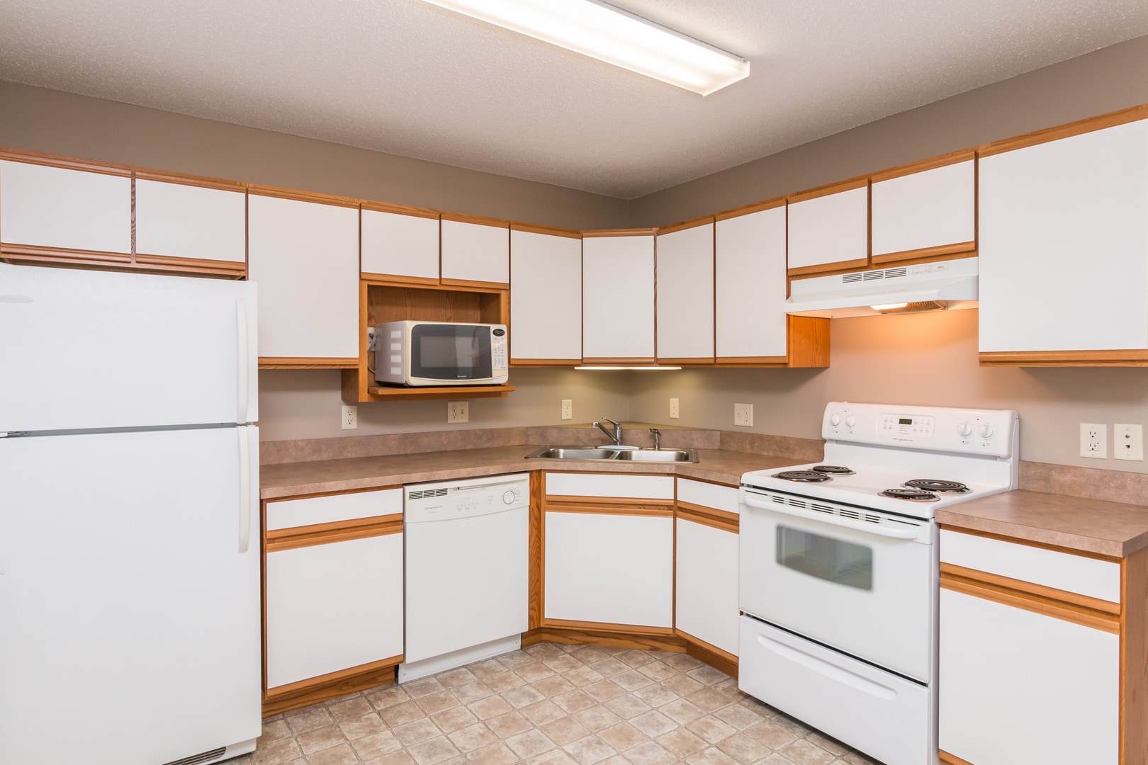 Interior Photo - Saddle Creek Townhomes - New Leasing Incentives !