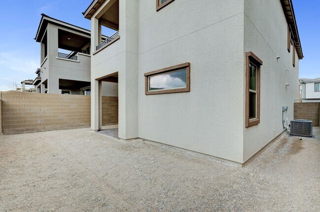 Building Photo - Nighthawk