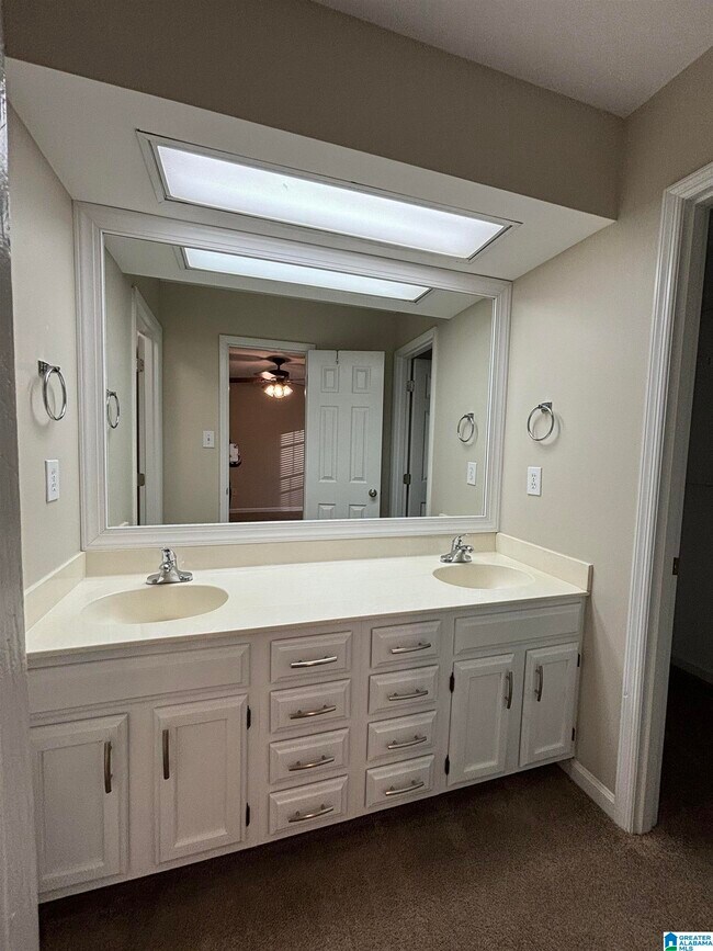 Building Photo - 241 Meadow Croft Cir