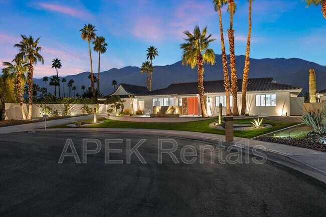 Building Photo - 945 N Buttonwillow Cir