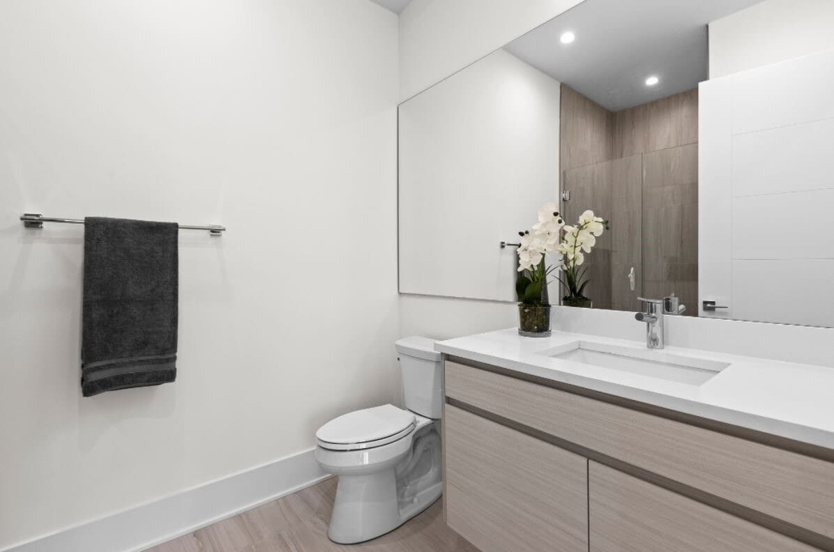 Building Photo - 159 W North Ave