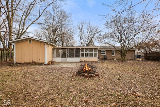 Building Photo - 8856 Moll Dr