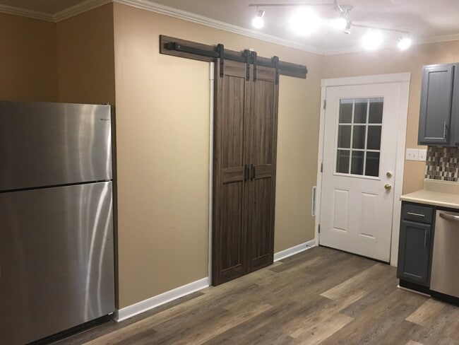 Building Photo - 510 Short St