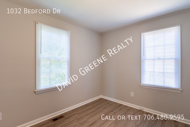 Building Photo - 1032 Bedford Dr