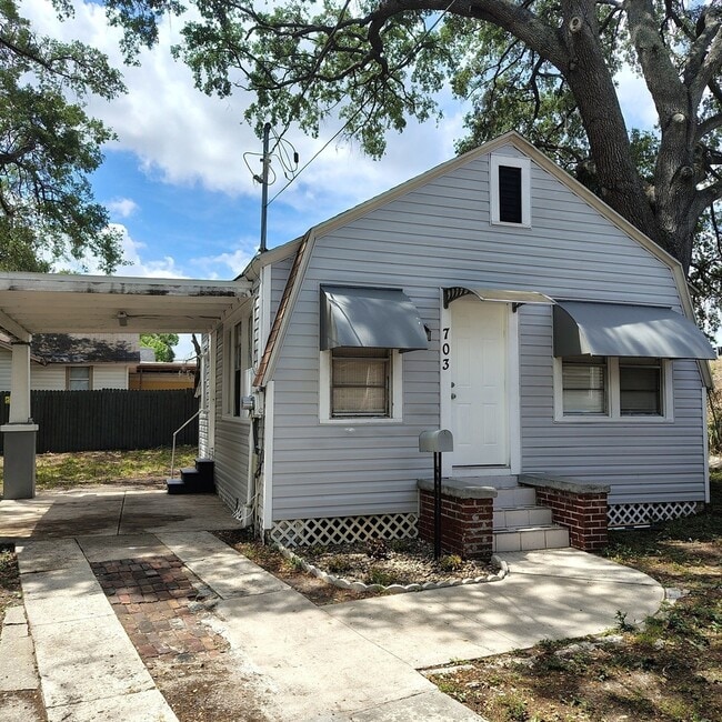 Building Photo - 703 E Hanlon St