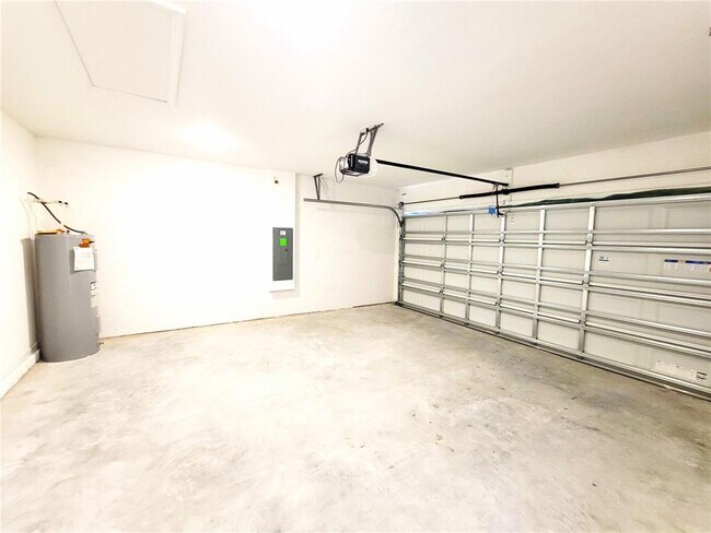 Building Photo - 1469 Deepwater Cir