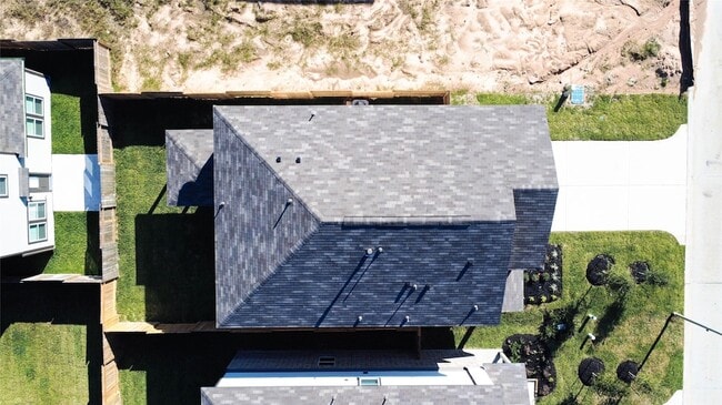 Building Photo - 211 Forest W St