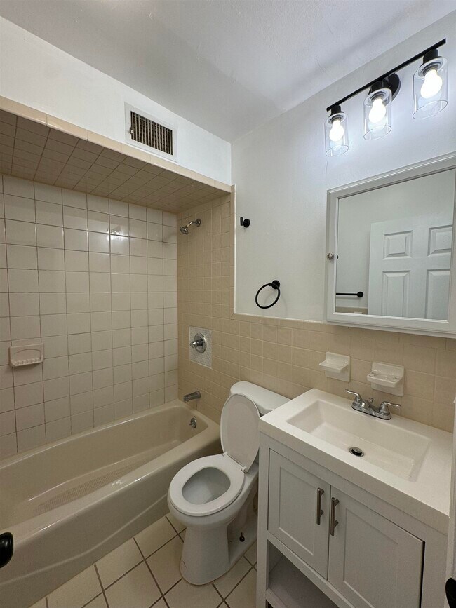 Building Photo - 384 Palisade Ave