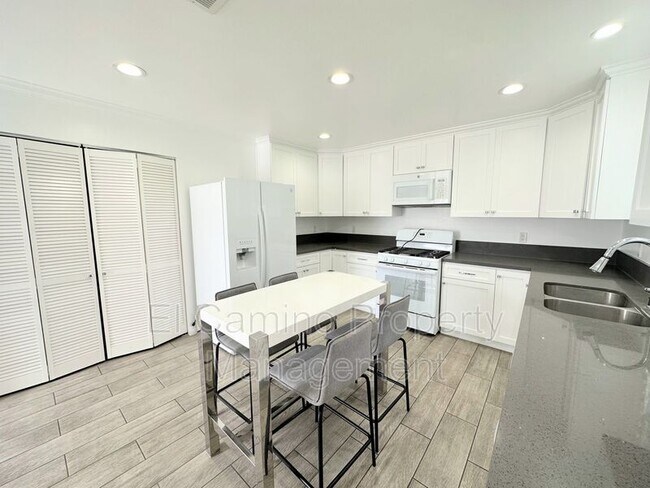Primary Photo - 8147 San Carlos Ave