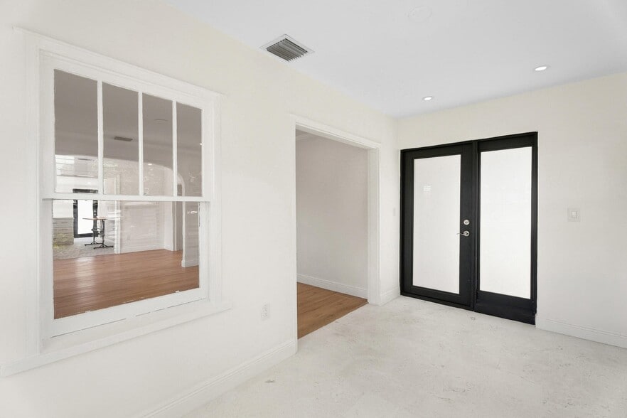 Building Photo - 517 55th St