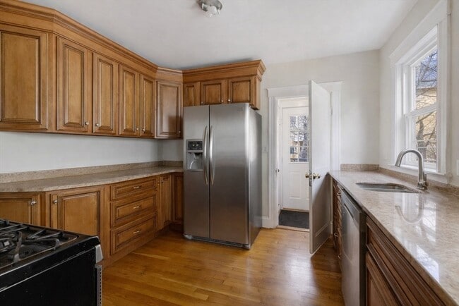 Building Photo - 71 Chilton St