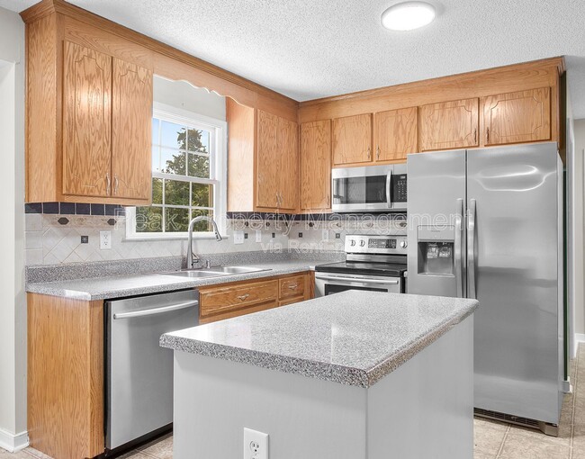 Building Photo - 5824 Silver Fox Ln