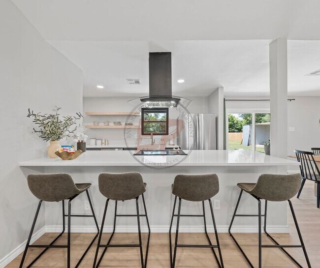 Building Photo - 1190 Greenwood Ln