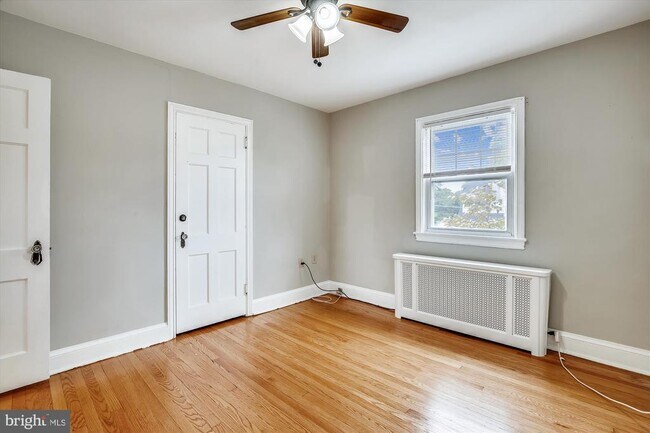 Building Photo - 619 S Garfield St