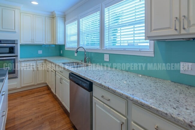 Building Photo - 4890 College Dr E